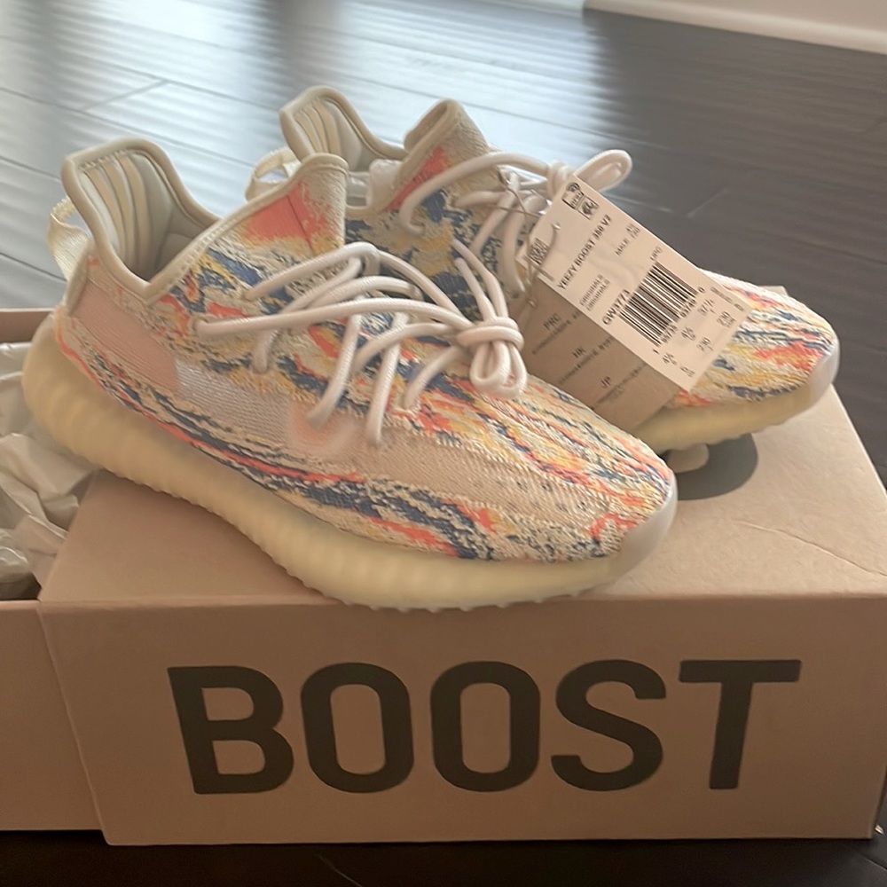 Yeezy Boost 350 V2 men’s 5 women’s 6.5